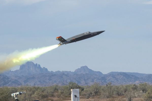 An XQ-58A Valkyrie experimental combat drone launches during a test at Yuma Proving Ground in Arizona (December 2020). This jet-powered UAV is part of the “loyal wingman” concept – low-cost autonomous drones that fly alongside manned fighters – and in this trial it successfully exchanged data with an F-22 and F-35, demonstrating advanced manned-unmanned teaming capabilities